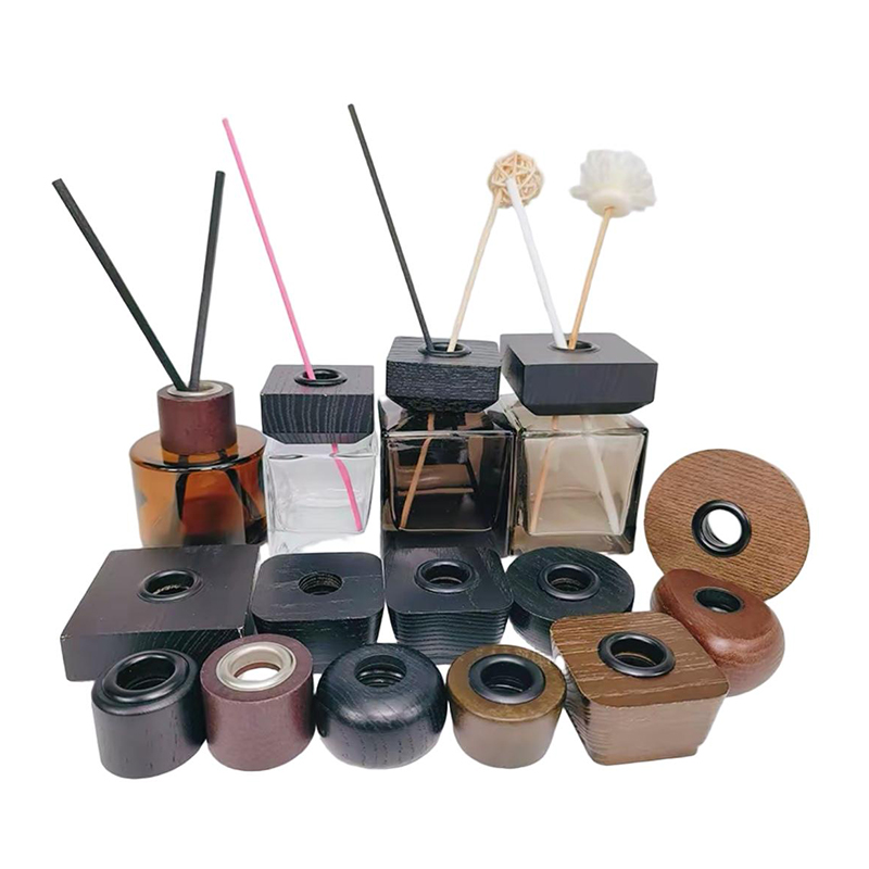 Sophisticated Square Glass Bottle – The Art of Elegant Fragrance Diffusion (4)