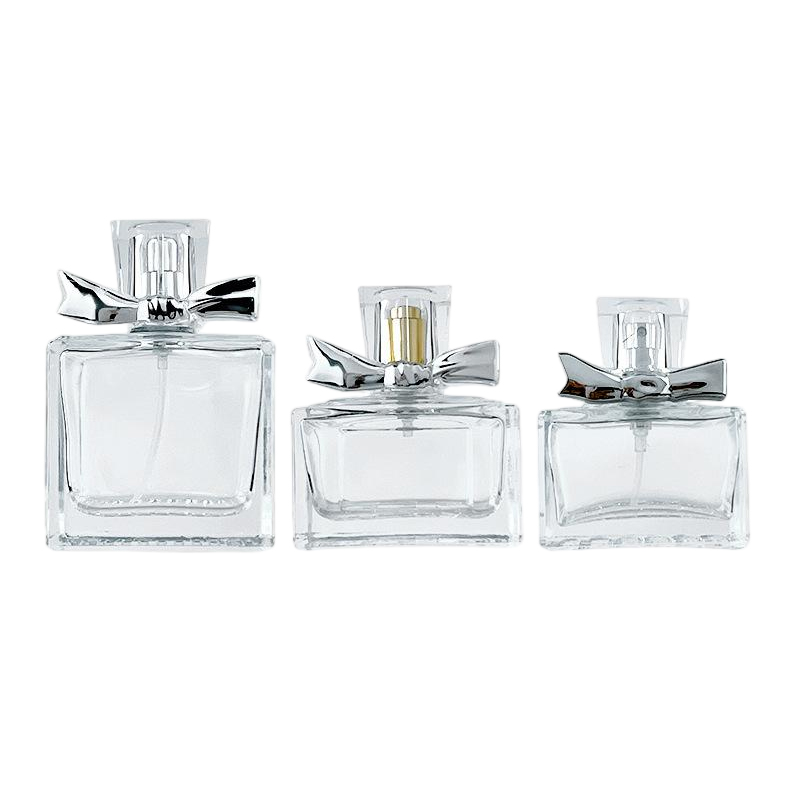 Masni alakú parfümös üveg (négyzet alakú átlátszó üveg szórófejes üveg) (1)