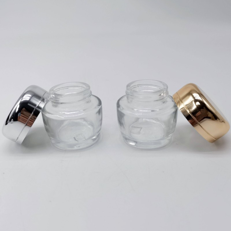 Luxurious Eye Care in Elegant Packaging (3)